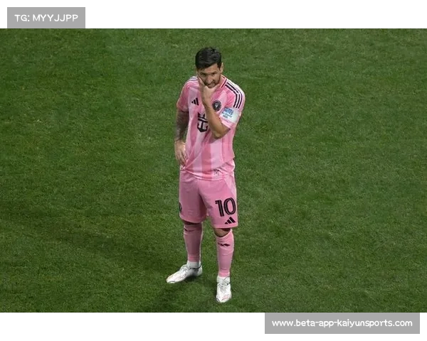 梅西暴怒挥拳维蒂尼亚!世俱杯冲突引爆足坛争议,赛后拥抱上演戏剧性反转 梅西暴怒挥拳维蒂尼亚!世俱杯冲突引爆足坛争议,赛后拥抱上演戏剧性反转